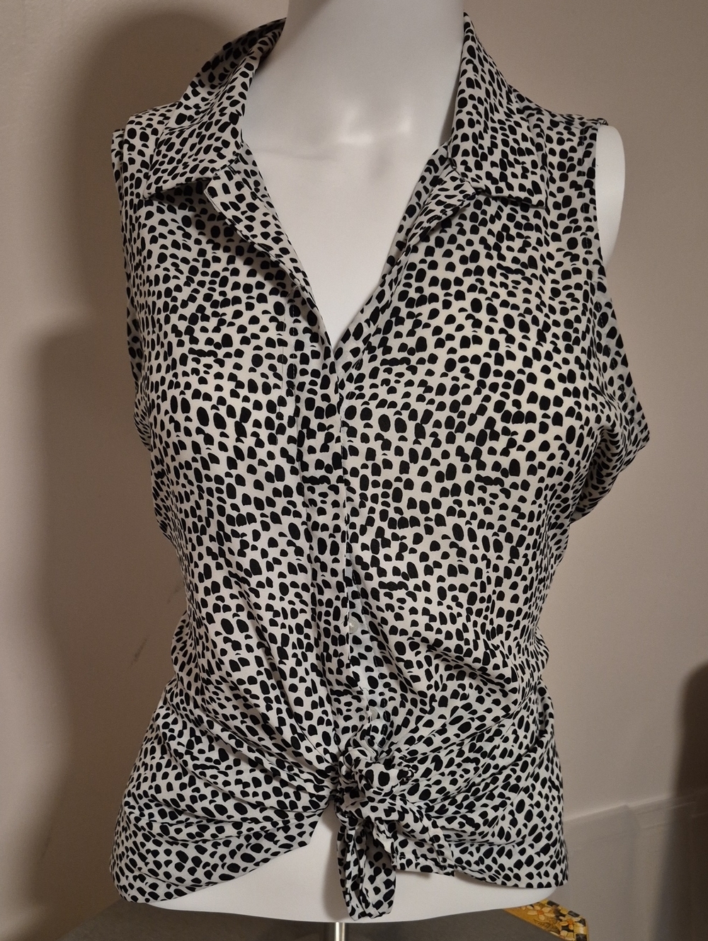 Express Black & White Sleeveless Collared Tie-Front Camisole